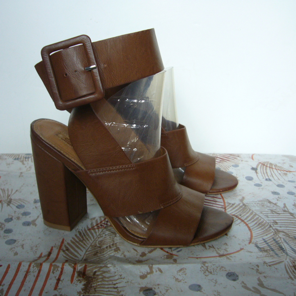 Leila Stone Saige Brown Ankle Wrap Sandal -Size 6